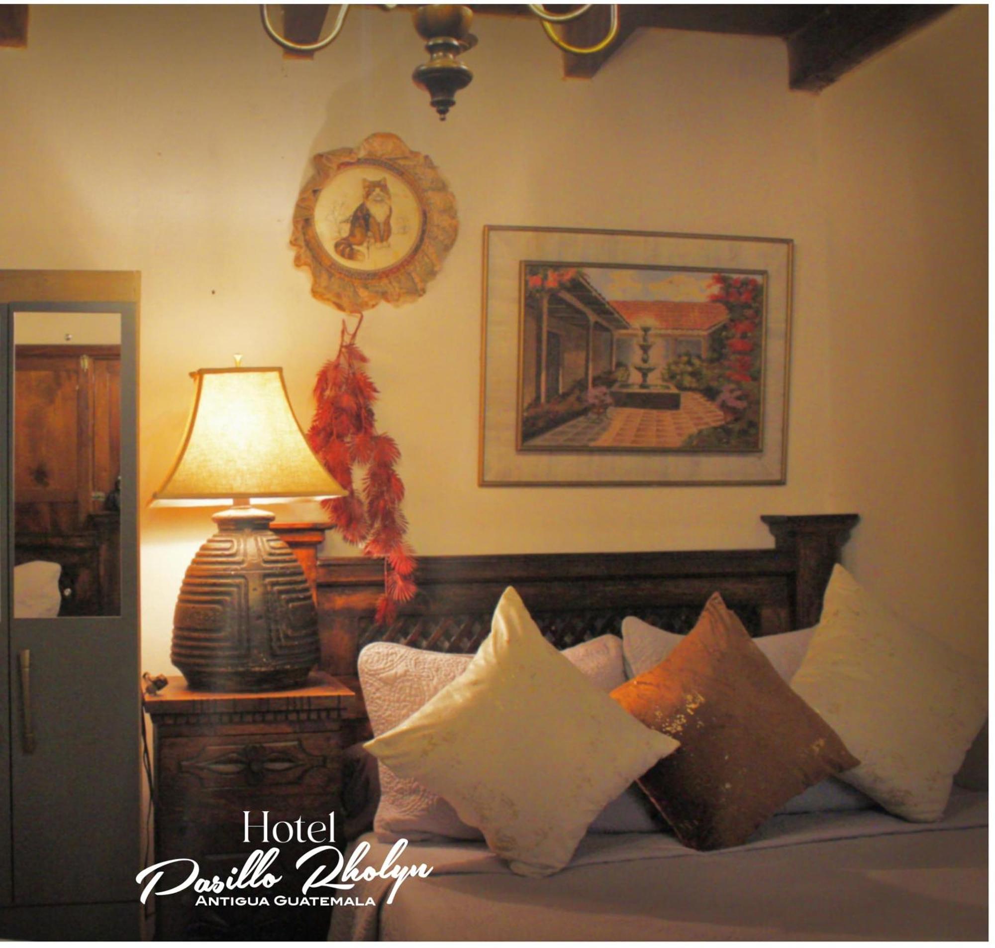 Hotel Rholyn Pura Vida !! アンティグア・グアテマラ エクステリア 写真