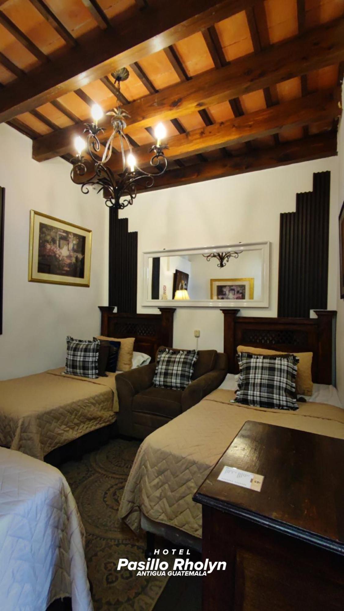 Hotel Rholyn Pura Vida !! アンティグア・グアテマラ エクステリア 写真