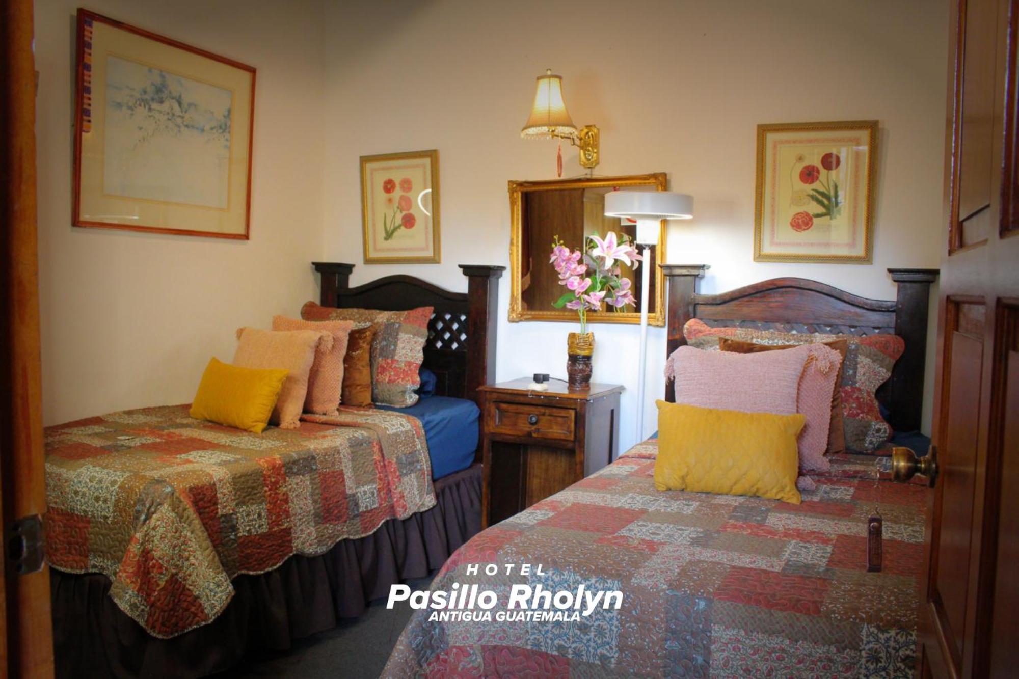 Hotel Rholyn Pura Vida !! アンティグア・グアテマラ エクステリア 写真