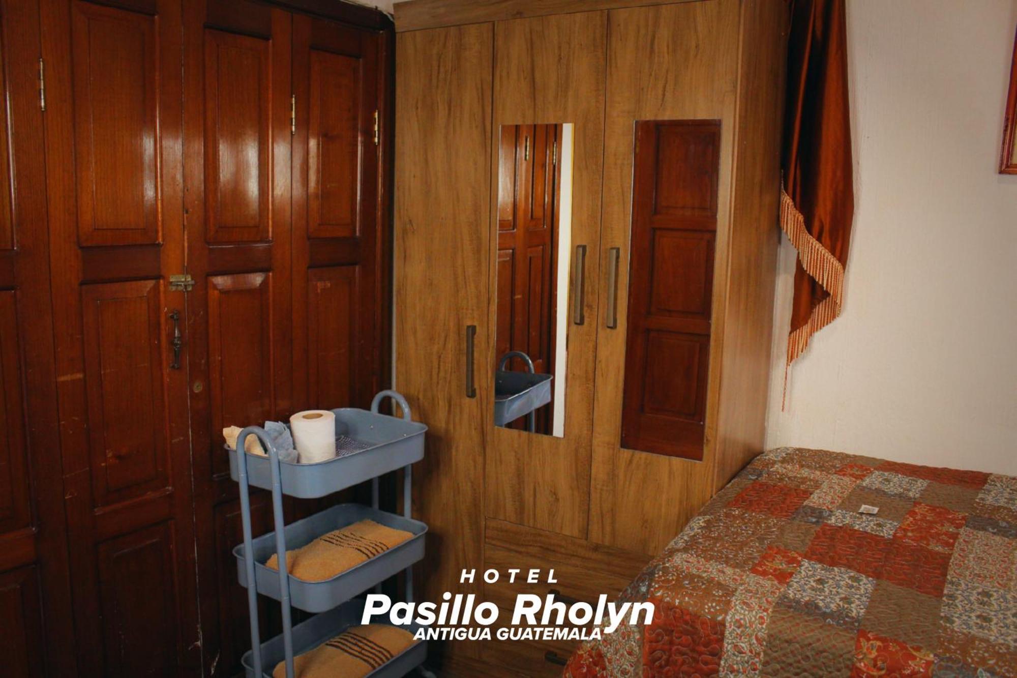 Hotel Rholyn Pura Vida !! アンティグア・グアテマラ エクステリア 写真
